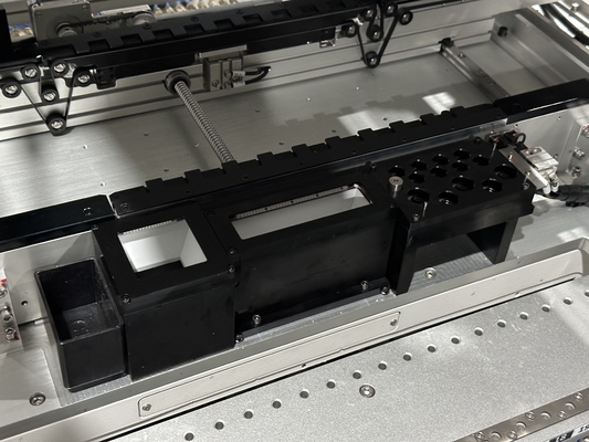 CHM551 0201 / QFN / BGA için Charmhigh PCB Al & Yer Makinesi