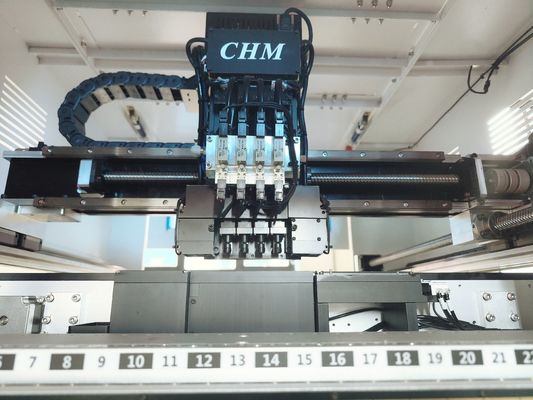 Yüksek hassasiyetli 4 başlı SMT Pick & Place Makinesi CHM-551 Otomatik nozzle değişimi CPK≥1.0