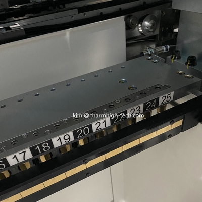 Masanın tepesinde CHM-650 Yüksek hassasiyetli 4 başlı SMT PCB bileşen montaj makinesi