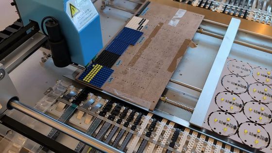 CHMT48VB Benchtop SMT Al ve Yerleştir Makinesi 58 Besleyiciler 2 Görüş Kameraları