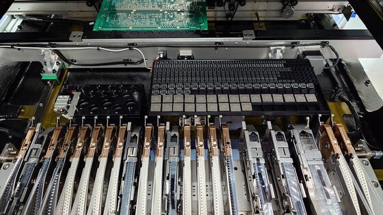 Charmhigh 551P SMD Al ve Yerleştir Makinesi Prototipleme Küçük Toplu Üretim CPK≥1.0